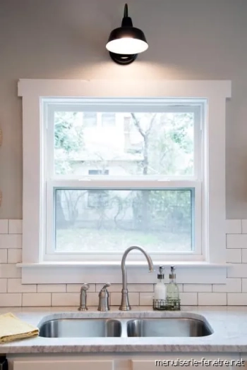 Lequel de ces matériaux : PVC, alu ou bois, est le plus approprié pour vos fenêtres à Ambutrix ?
